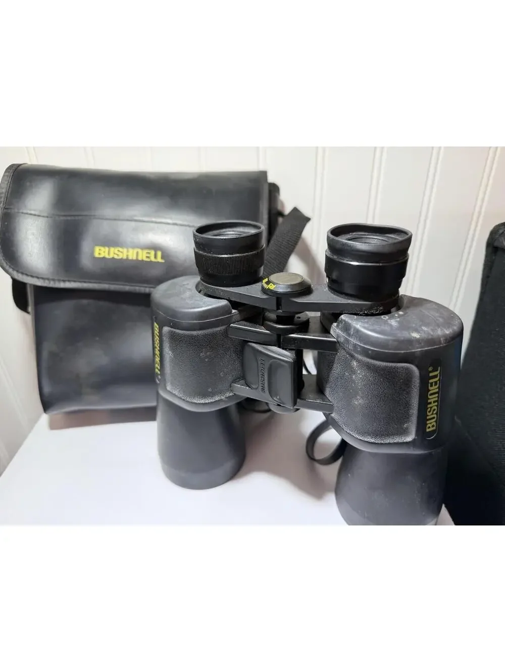 Bushnell 13-1056 10x50 Binoculars Wide Angle 341ft at 1000yds Case & Caps